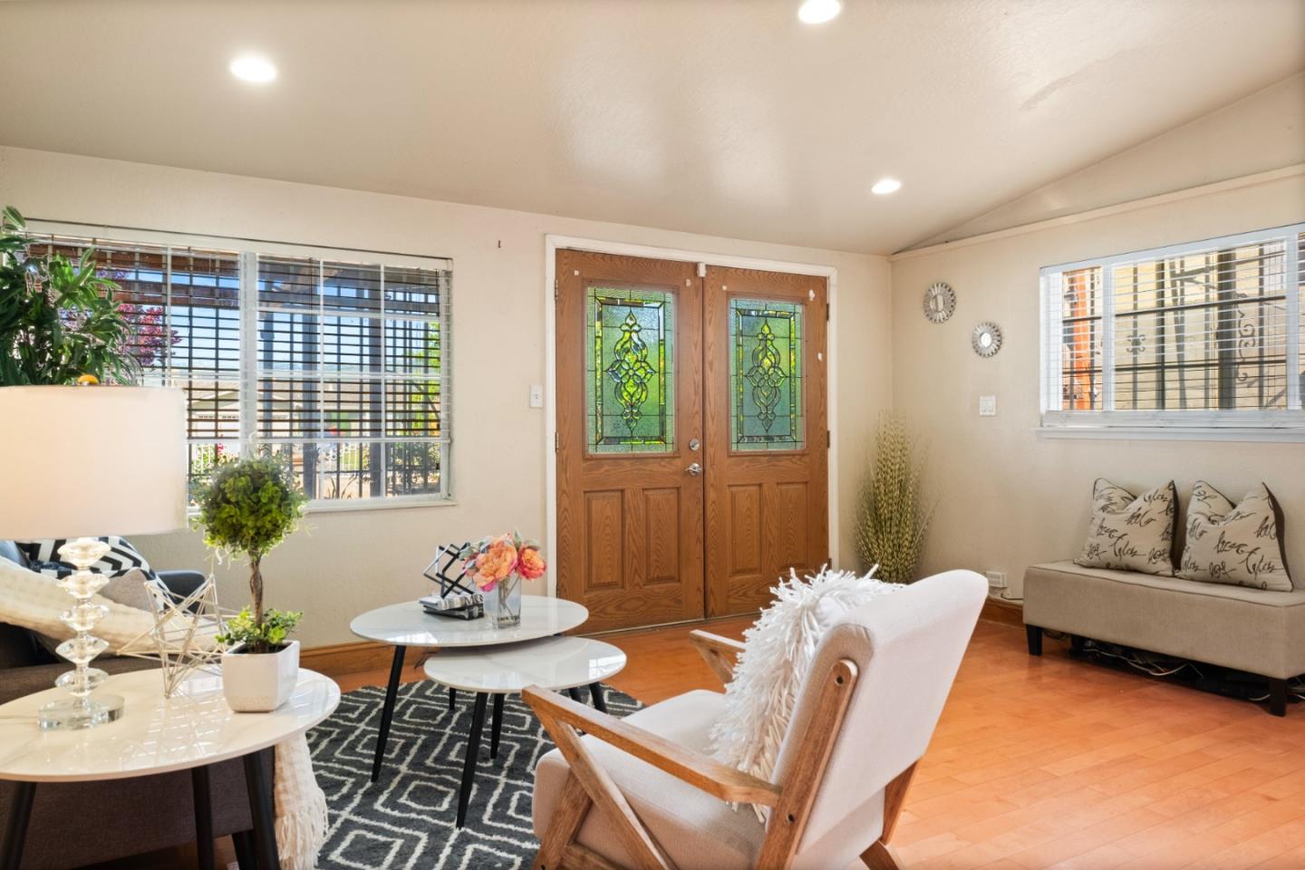 Detail Gallery Image 4 of 23 For 1919 S King Rd, San Jose,  CA 95122 - 3 Beds | 2 Baths