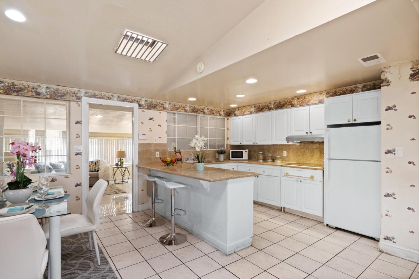 Detail Gallery Image 5 of 23 For 1919 S King Rd, San Jose,  CA 95122 - 3 Beds | 2 Baths