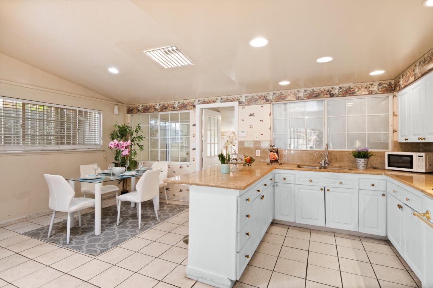 Detail Gallery Image 6 of 23 For 1919 S King Rd, San Jose,  CA 95122 - 3 Beds | 2 Baths