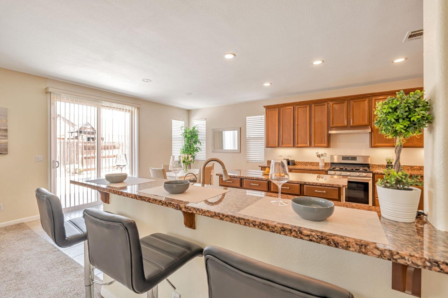 Detail Gallery Image 12 of 59 For 261 Cherry Blossom Ln, Patterson,  CA 95363 - 5 Beds | 3 Baths