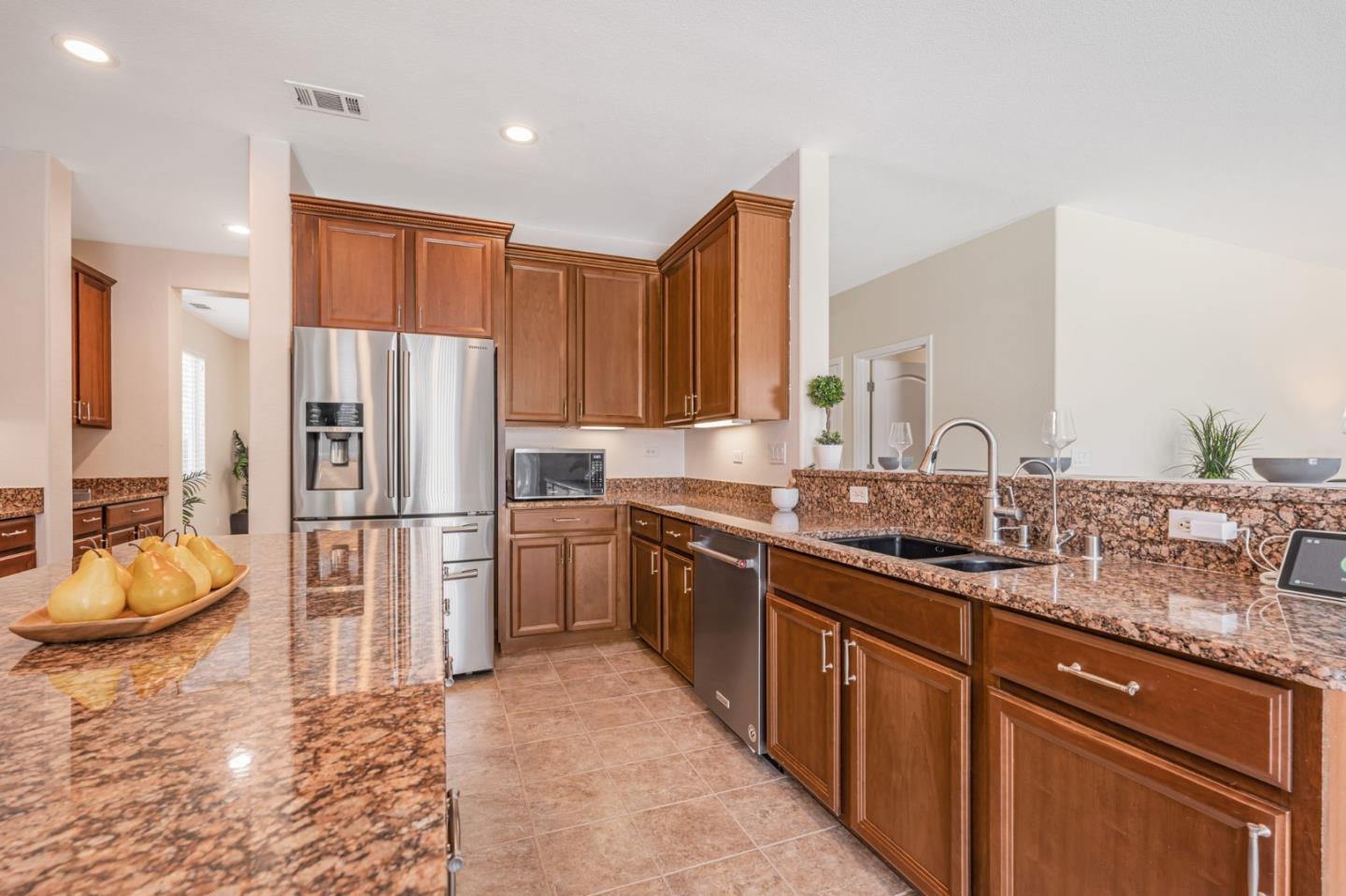 Detail Gallery Image 14 of 59 For 261 Cherry Blossom Ln, Patterson,  CA 95363 - 5 Beds | 3 Baths