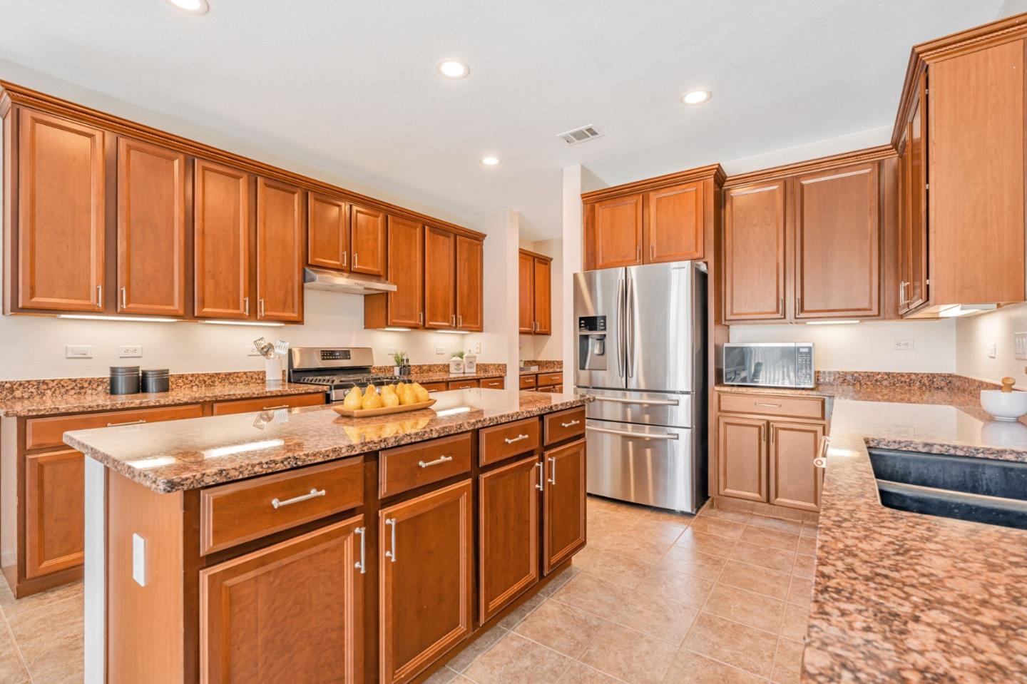 Detail Gallery Image 15 of 59 For 261 Cherry Blossom Ln, Patterson,  CA 95363 - 5 Beds | 3 Baths