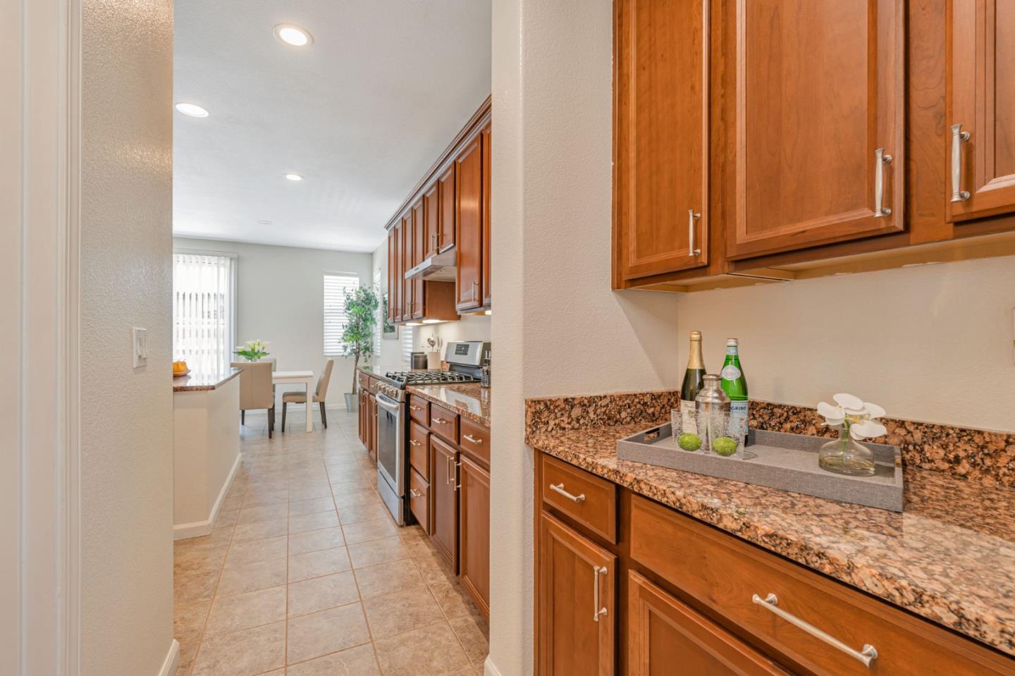 Detail Gallery Image 16 of 59 For 261 Cherry Blossom Ln, Patterson,  CA 95363 - 5 Beds | 3 Baths