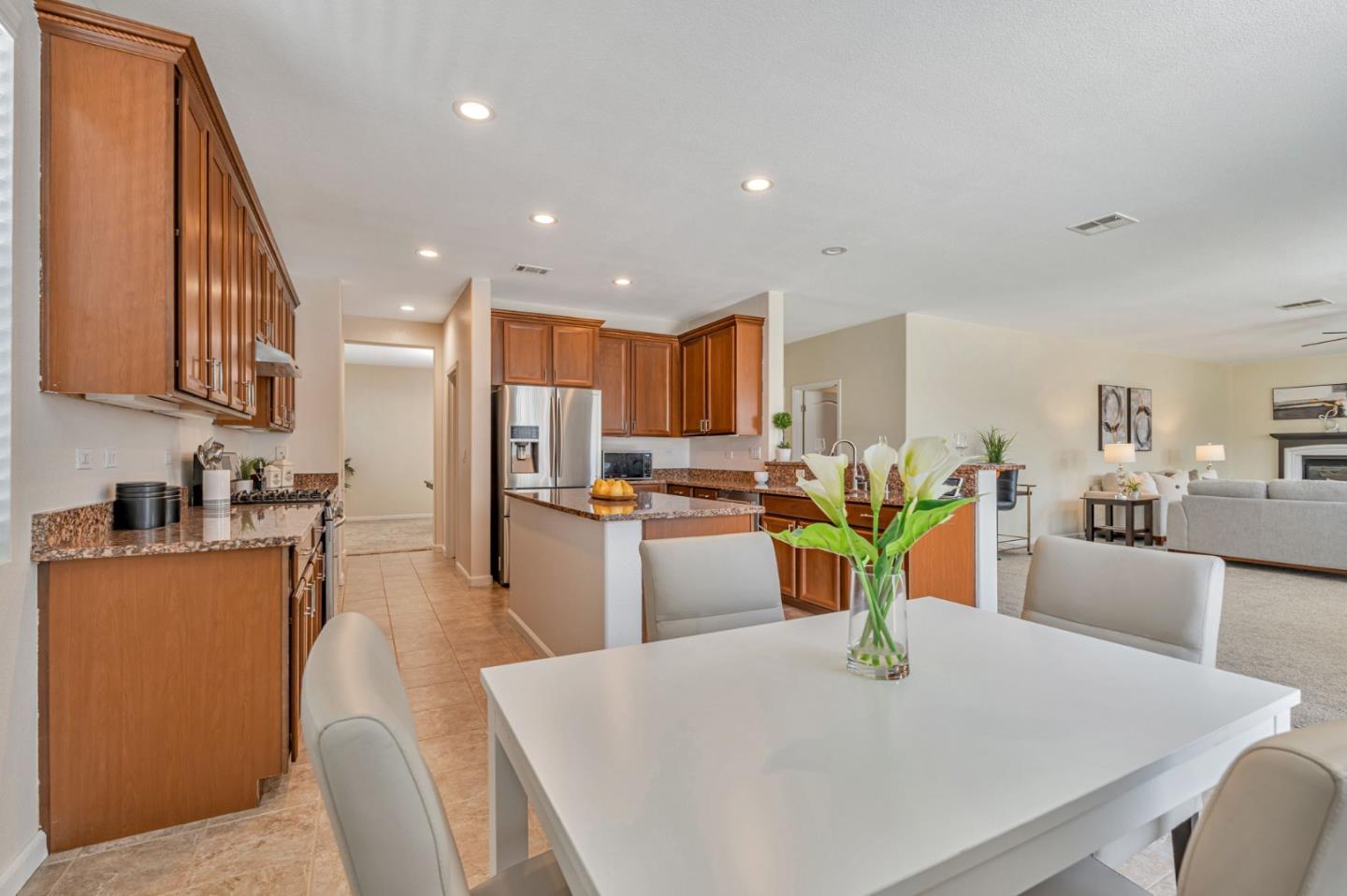 Detail Gallery Image 20 of 59 For 261 Cherry Blossom Ln, Patterson,  CA 95363 - 5 Beds | 3 Baths