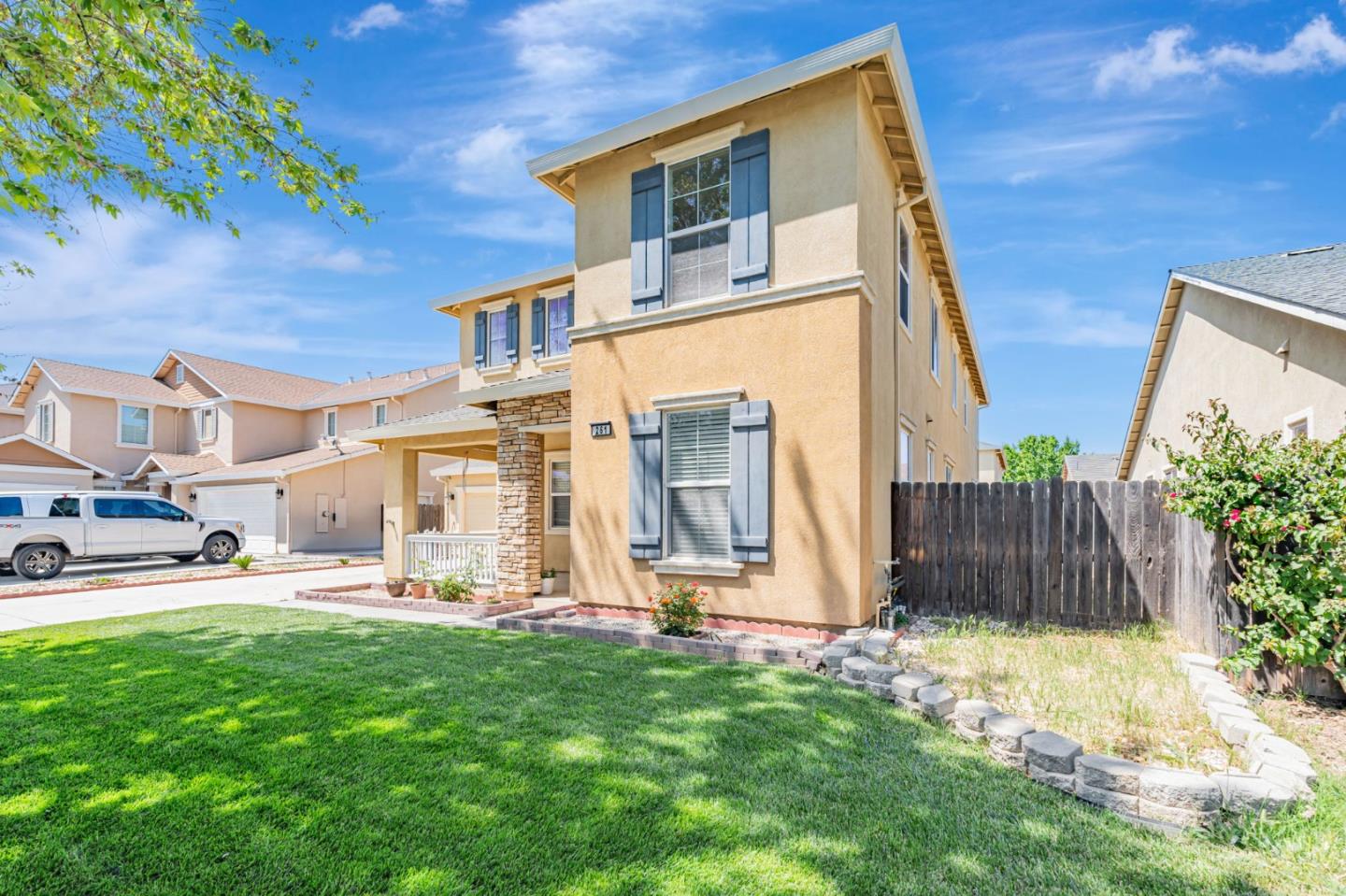 Detail Gallery Image 3 of 59 For 261 Cherry Blossom Ln, Patterson,  CA 95363 - 5 Beds | 3 Baths