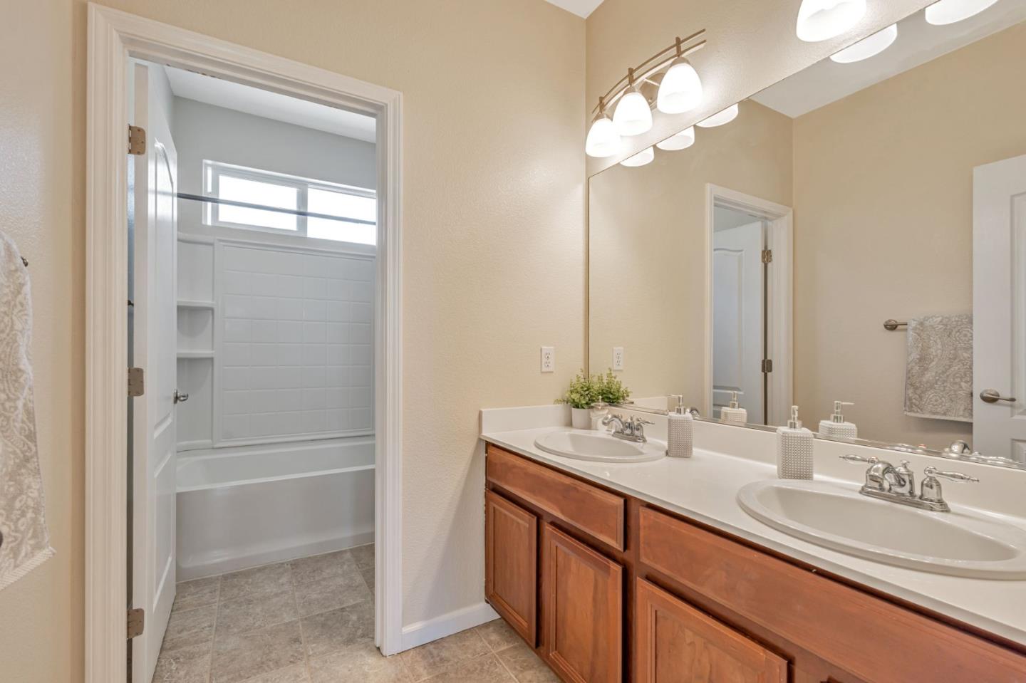 Detail Gallery Image 36 of 59 For 261 Cherry Blossom Ln, Patterson,  CA 95363 - 5 Beds | 3 Baths