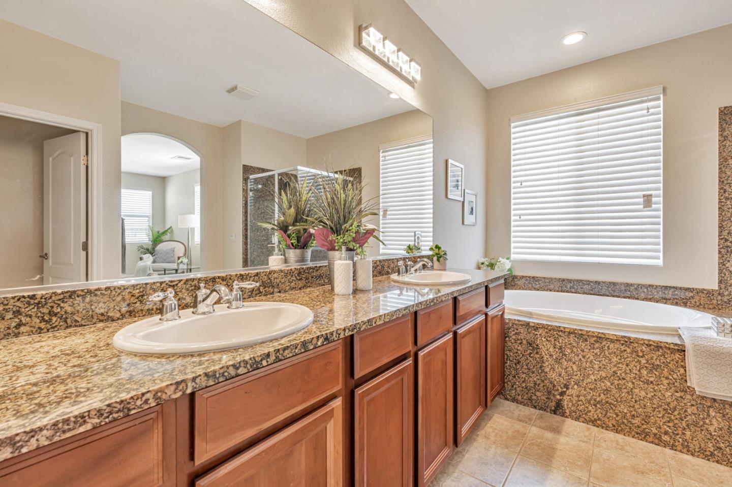 Detail Gallery Image 43 of 59 For 261 Cherry Blossom Ln, Patterson,  CA 95363 - 5 Beds | 3 Baths