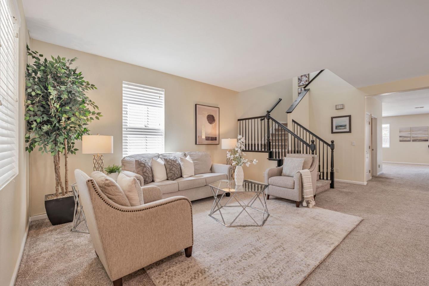Detail Gallery Image 6 of 59 For 261 Cherry Blossom Ln, Patterson,  CA 95363 - 5 Beds | 3 Baths