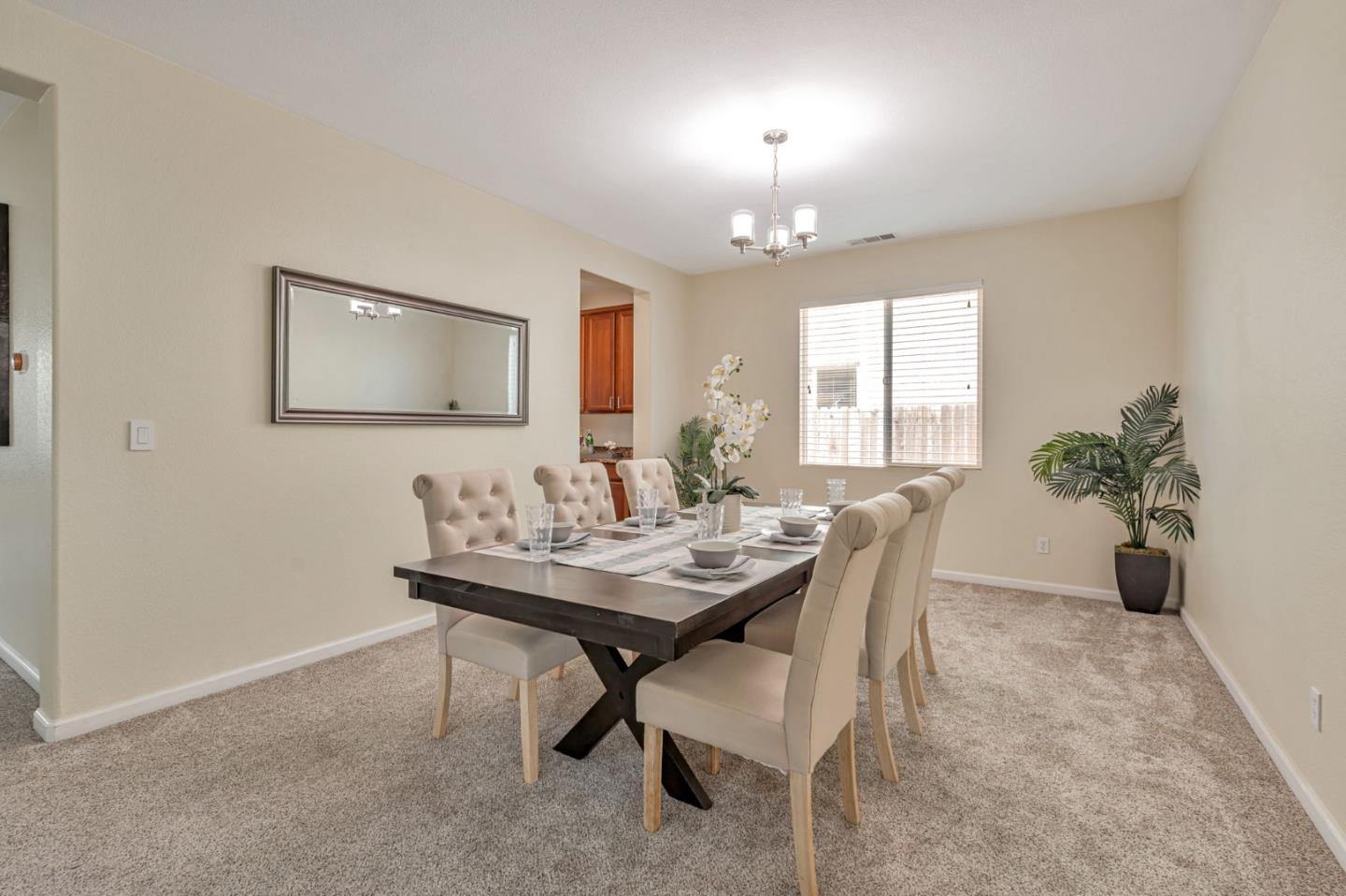 Detail Gallery Image 9 of 59 For 261 Cherry Blossom Ln, Patterson,  CA 95363 - 5 Beds | 3 Baths