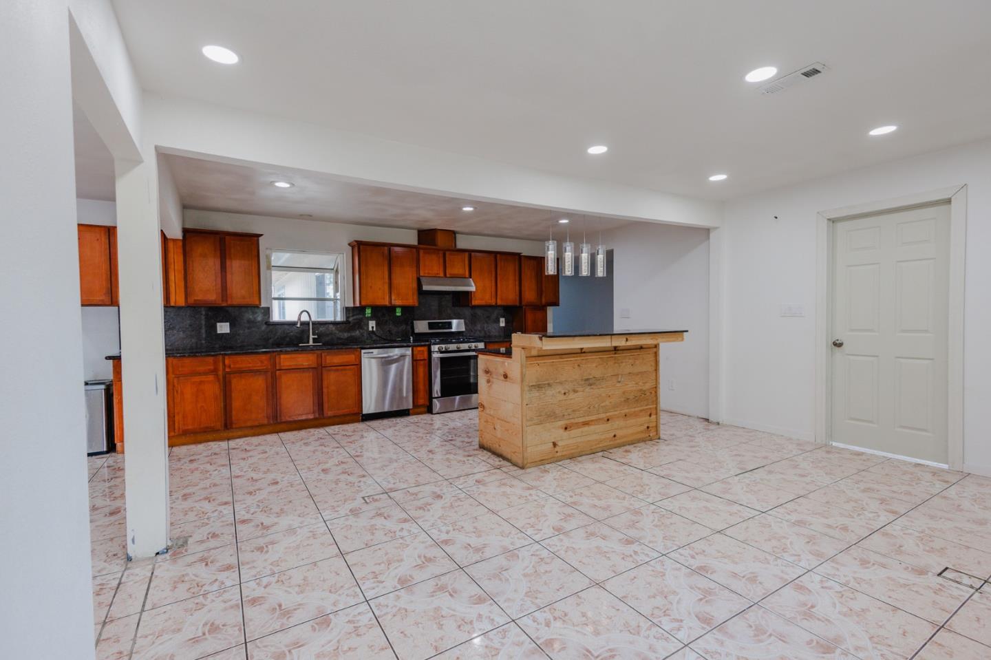 Detail Gallery Image 16 of 40 For 2201 Portola Ave, Stockton,  CA 95209 - 4 Beds | 2 Baths