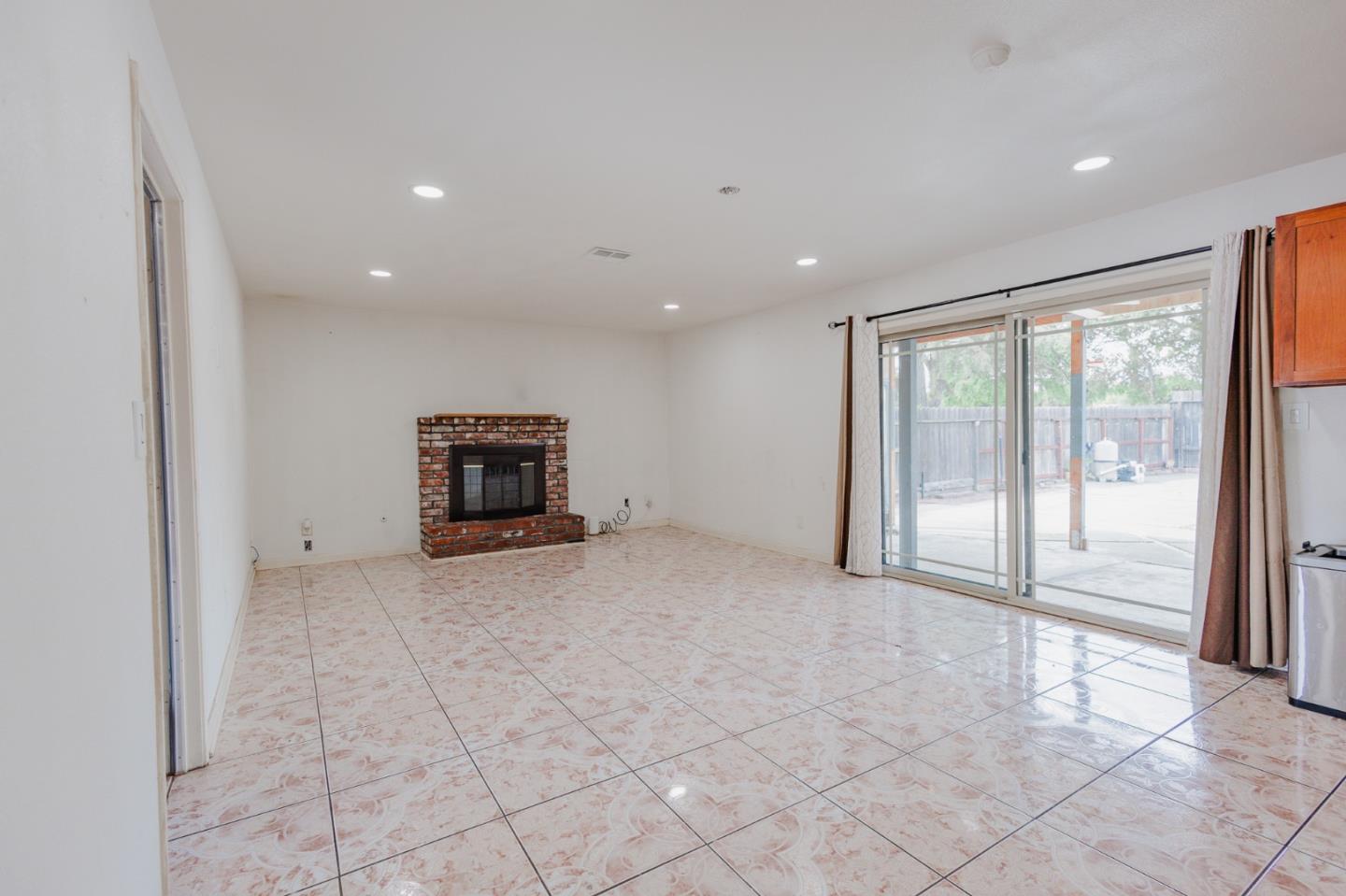 Detail Gallery Image 17 of 40 For 2201 Portola Ave, Stockton,  CA 95209 - 4 Beds | 2 Baths