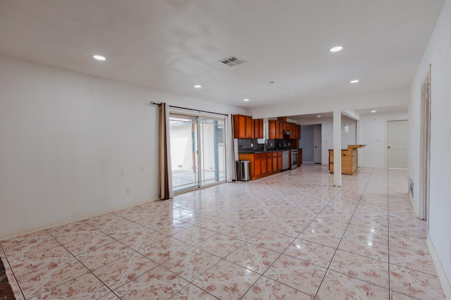 Detail Gallery Image 18 of 40 For 2201 Portola Ave, Stockton,  CA 95209 - 4 Beds | 2 Baths