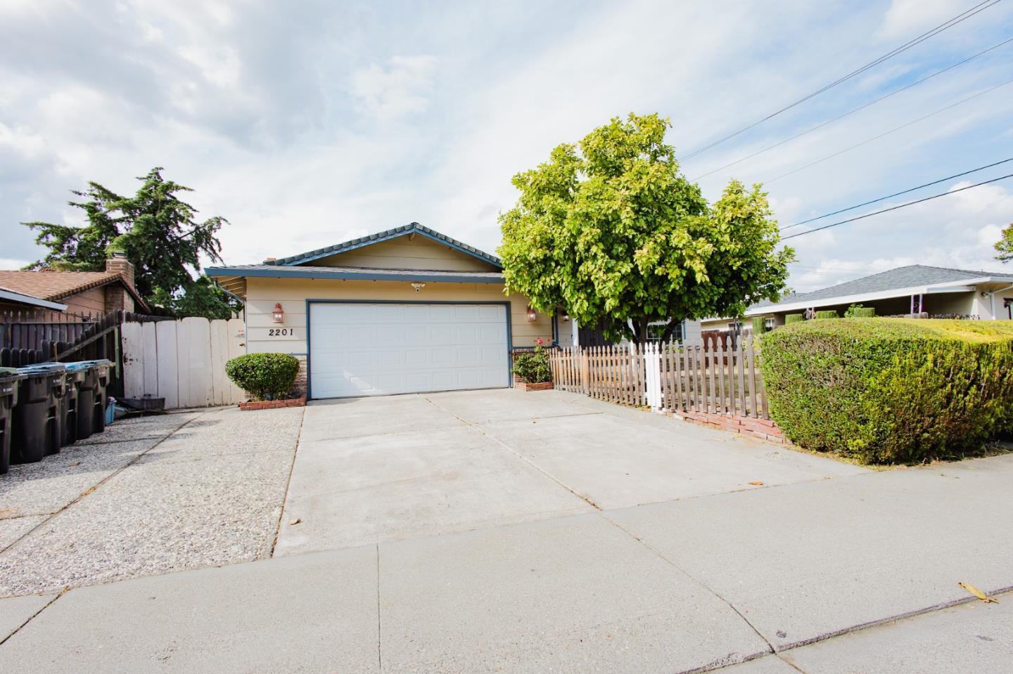 Detail Gallery Image 2 of 40 For 2201 Portola Ave, Stockton,  CA 95209 - 4 Beds | 2 Baths