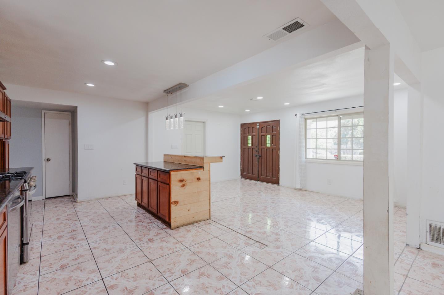 Detail Gallery Image 5 of 40 For 2201 Portola Ave, Stockton,  CA 95209 - 4 Beds | 2 Baths