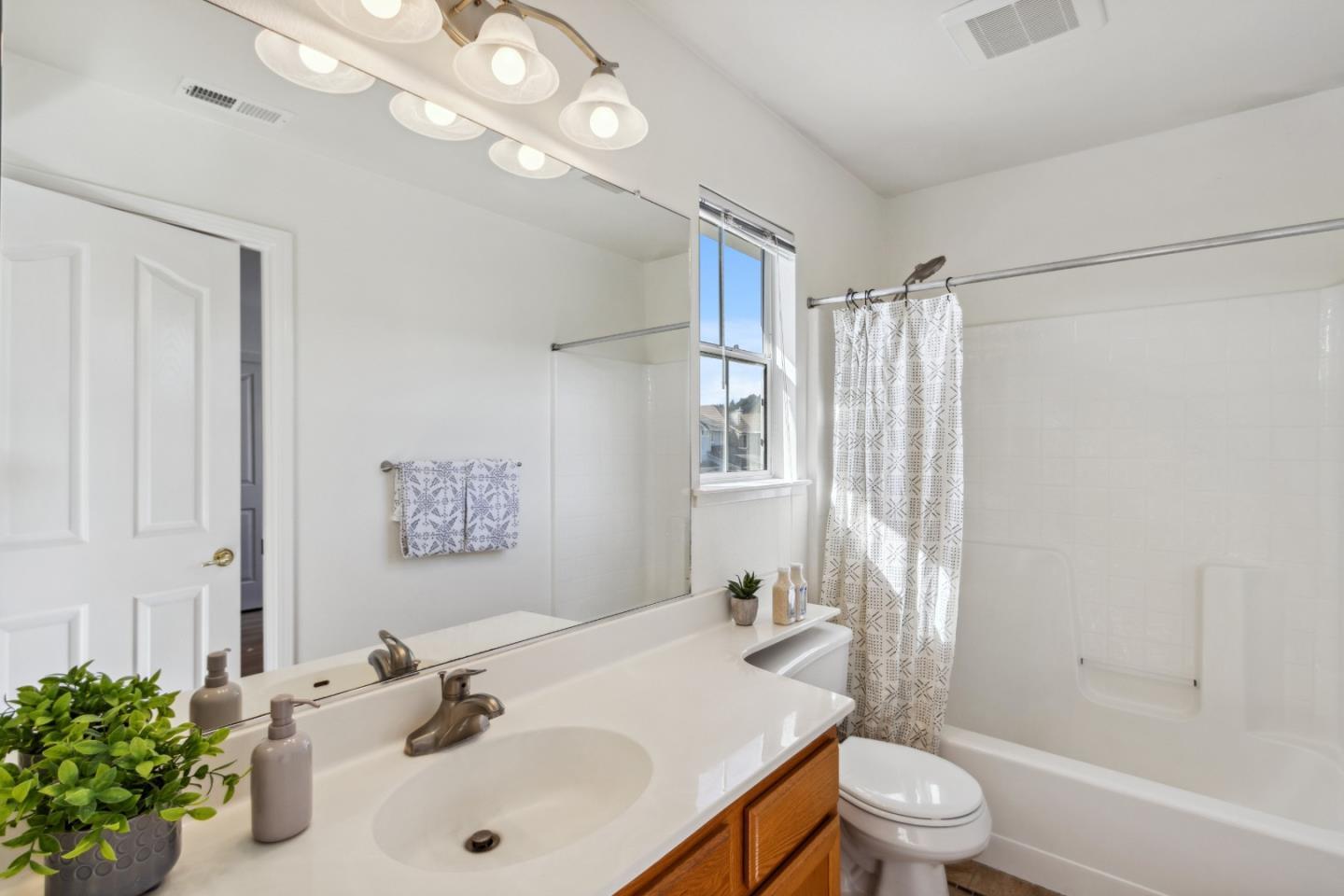 Detail Gallery Image 22 of 46 For 574 Skypark Dr, Scotts Valley,  CA 95066 - 3 Beds | 2/1 Baths