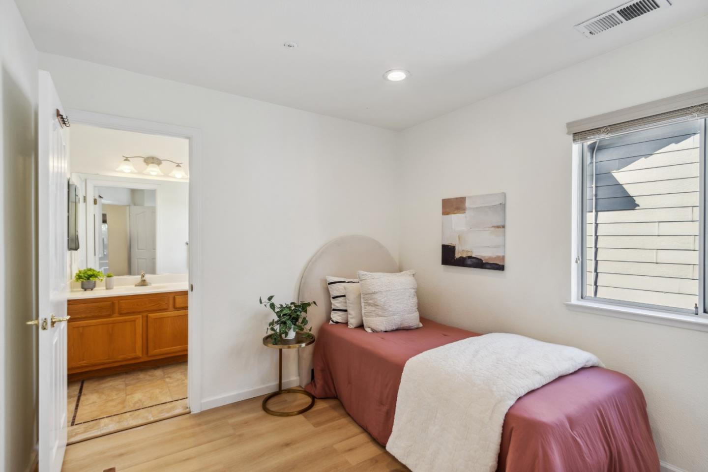 Detail Gallery Image 23 of 46 For 574 Skypark Dr, Scotts Valley,  CA 95066 - 3 Beds | 2/1 Baths