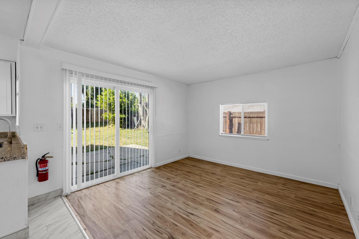 Detail Gallery Image 11 of 29 For 22 Merrimac Pl, Pittsburg,  CA 94565 - 3 Beds | 1/1 Baths
