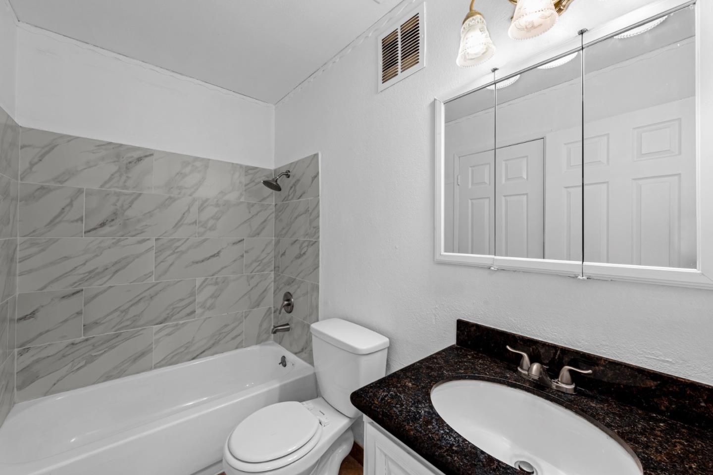 Detail Gallery Image 21 of 29 For 22 Merrimac Pl, Pittsburg,  CA 94565 - 3 Beds | 1/1 Baths