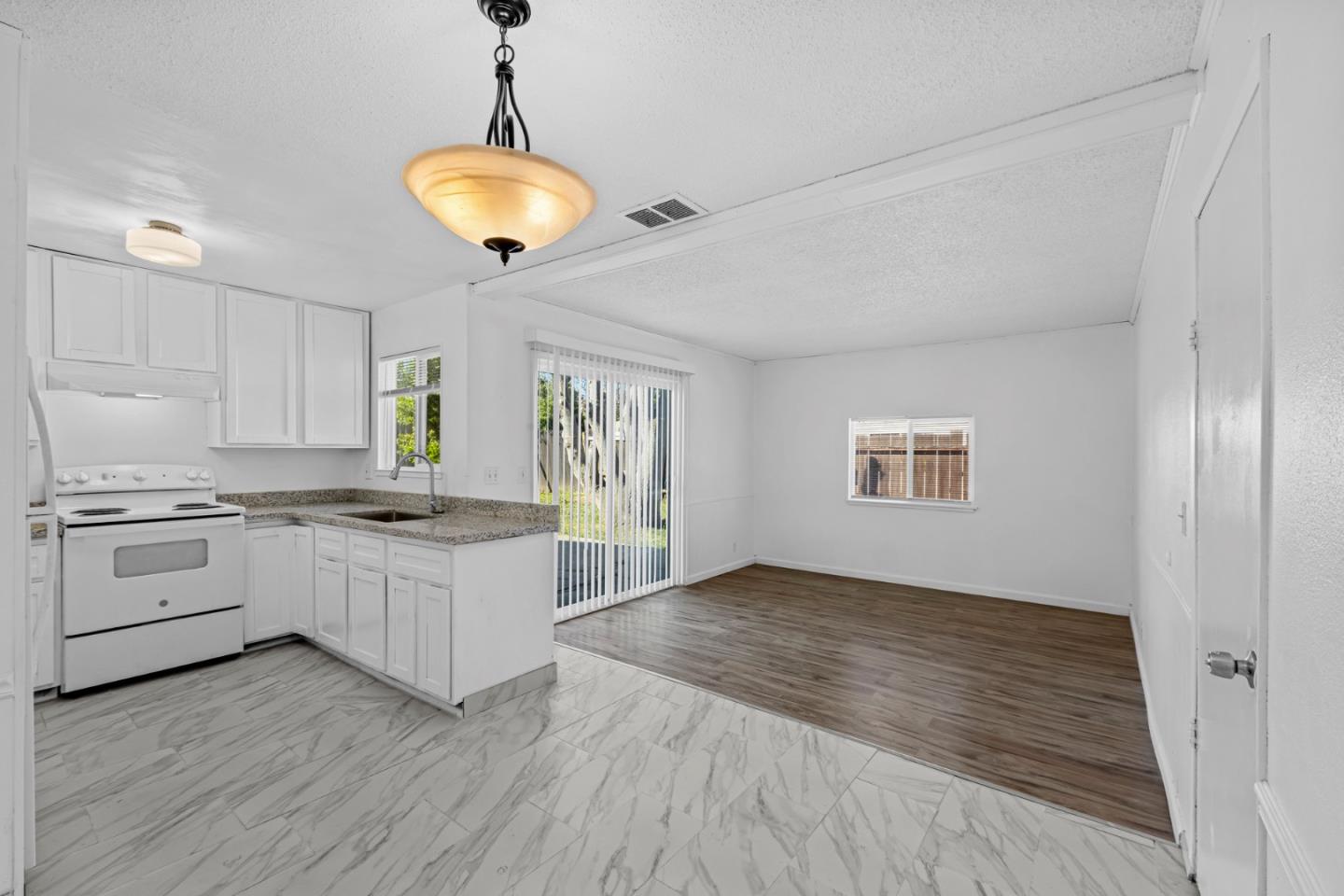 Detail Gallery Image 7 of 29 For 22 Merrimac Pl, Pittsburg,  CA 94565 - 3 Beds | 1/1 Baths