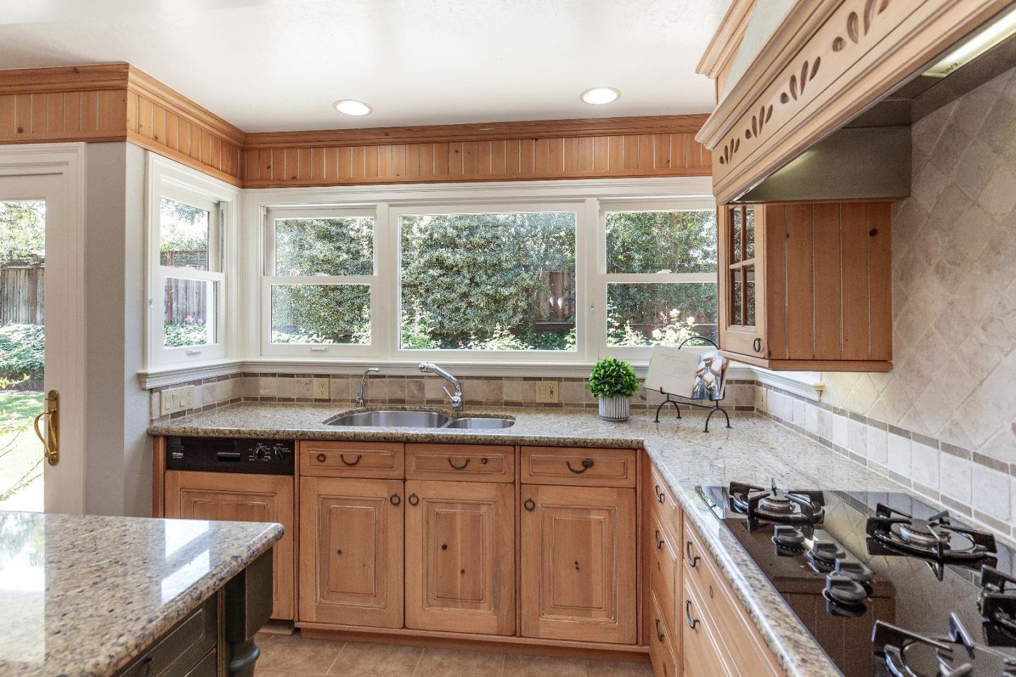 Detail Gallery Image 16 of 51 For 12420 Sheridan Cir, Saratoga,  CA 95070 - 4 Beds | 3 Baths