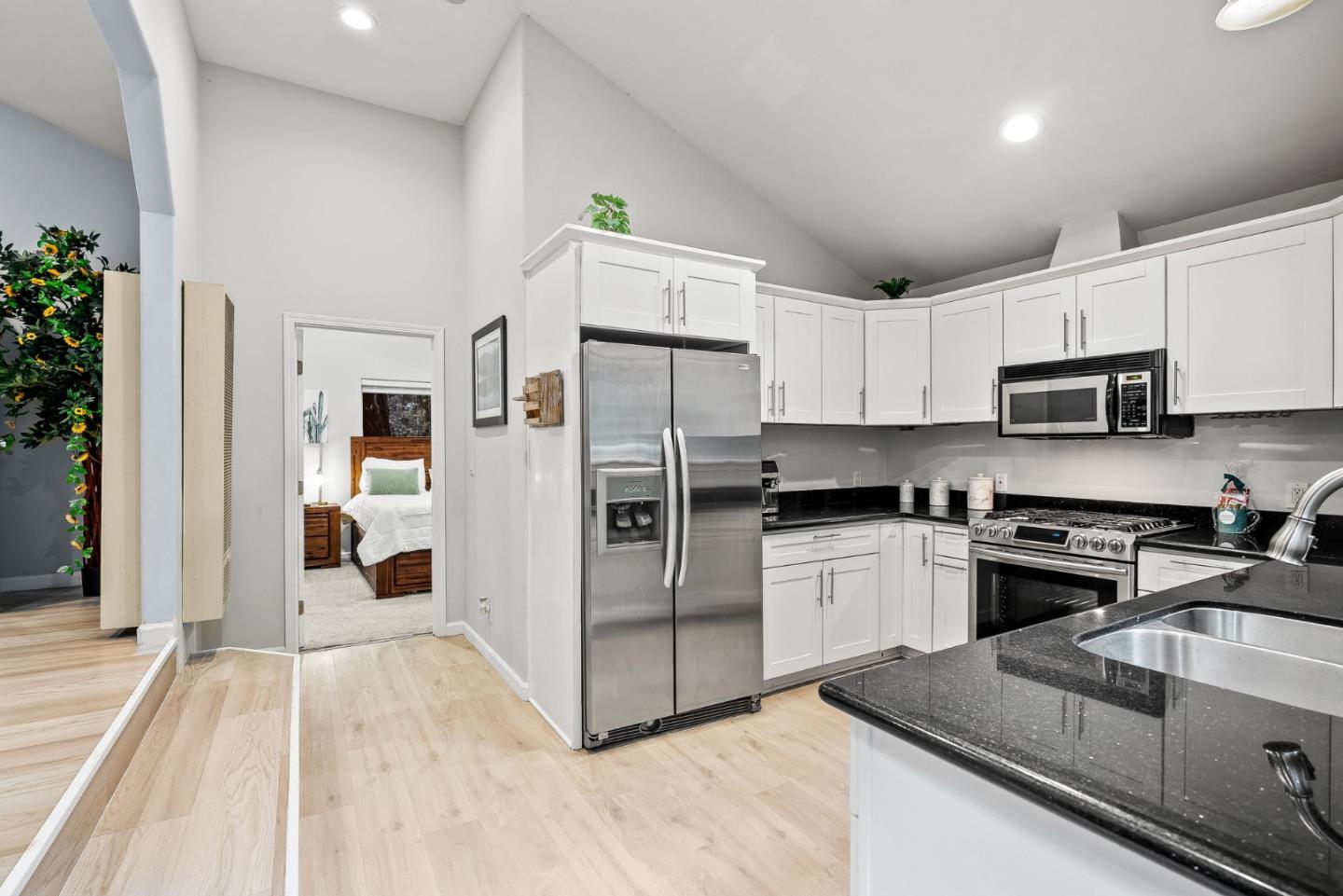Detail Gallery Image 16 of 33 For 18460 Circle Dr, Los Gatos,  CA 95033 - 2 Beds | 2 Baths
