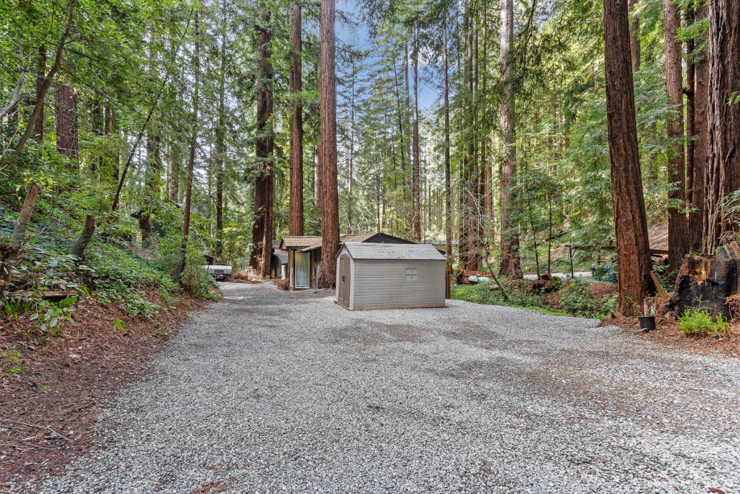 Detail Gallery Image 9 of 33 For 18460 Circle Dr, Los Gatos,  CA 95033 - 2 Beds | 2 Baths
