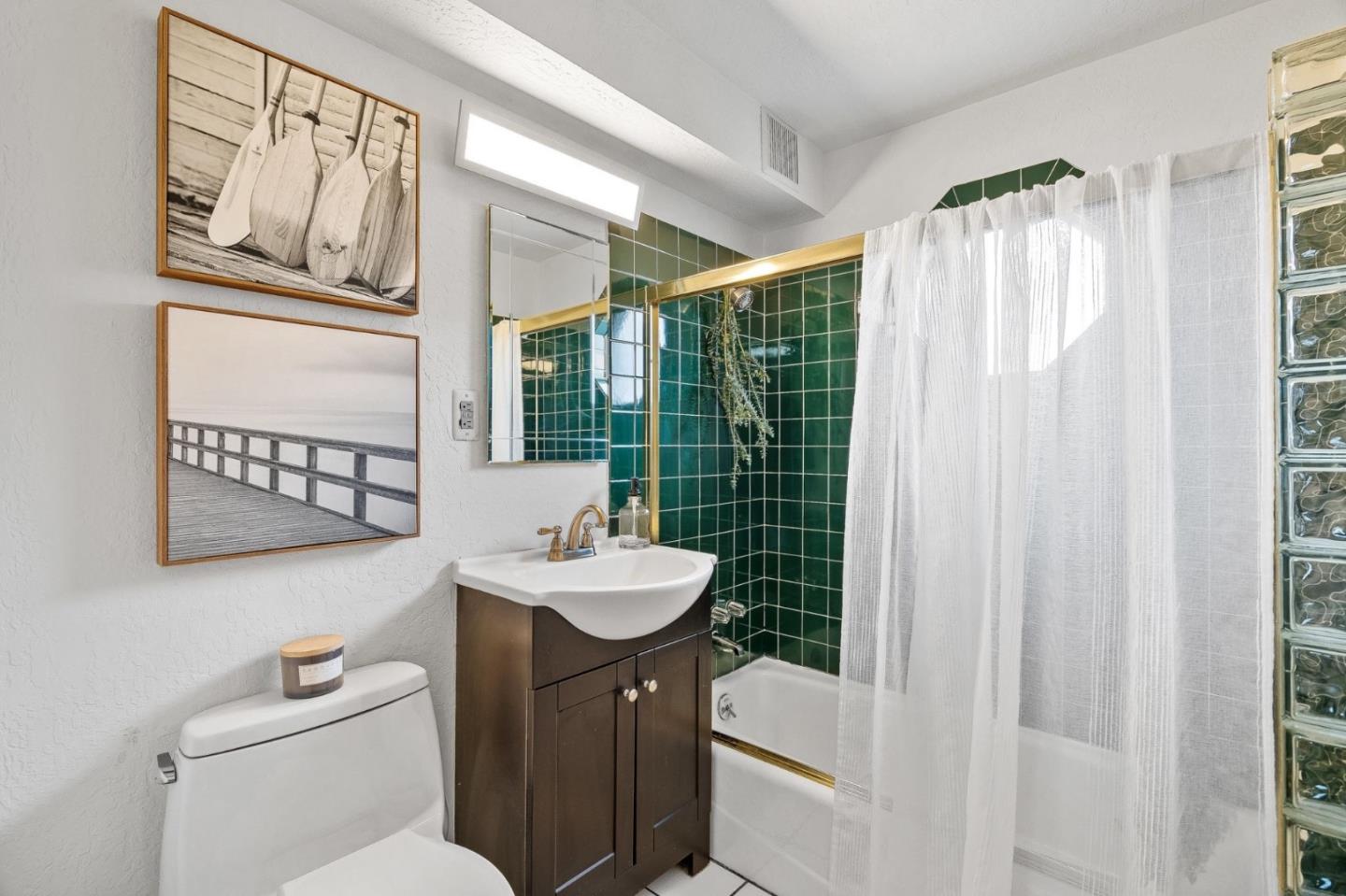 Detail Gallery Image 19 of 54 For 15 Salada Ave, Pacifica,  CA 94044 - 4 Beds | 3 Baths