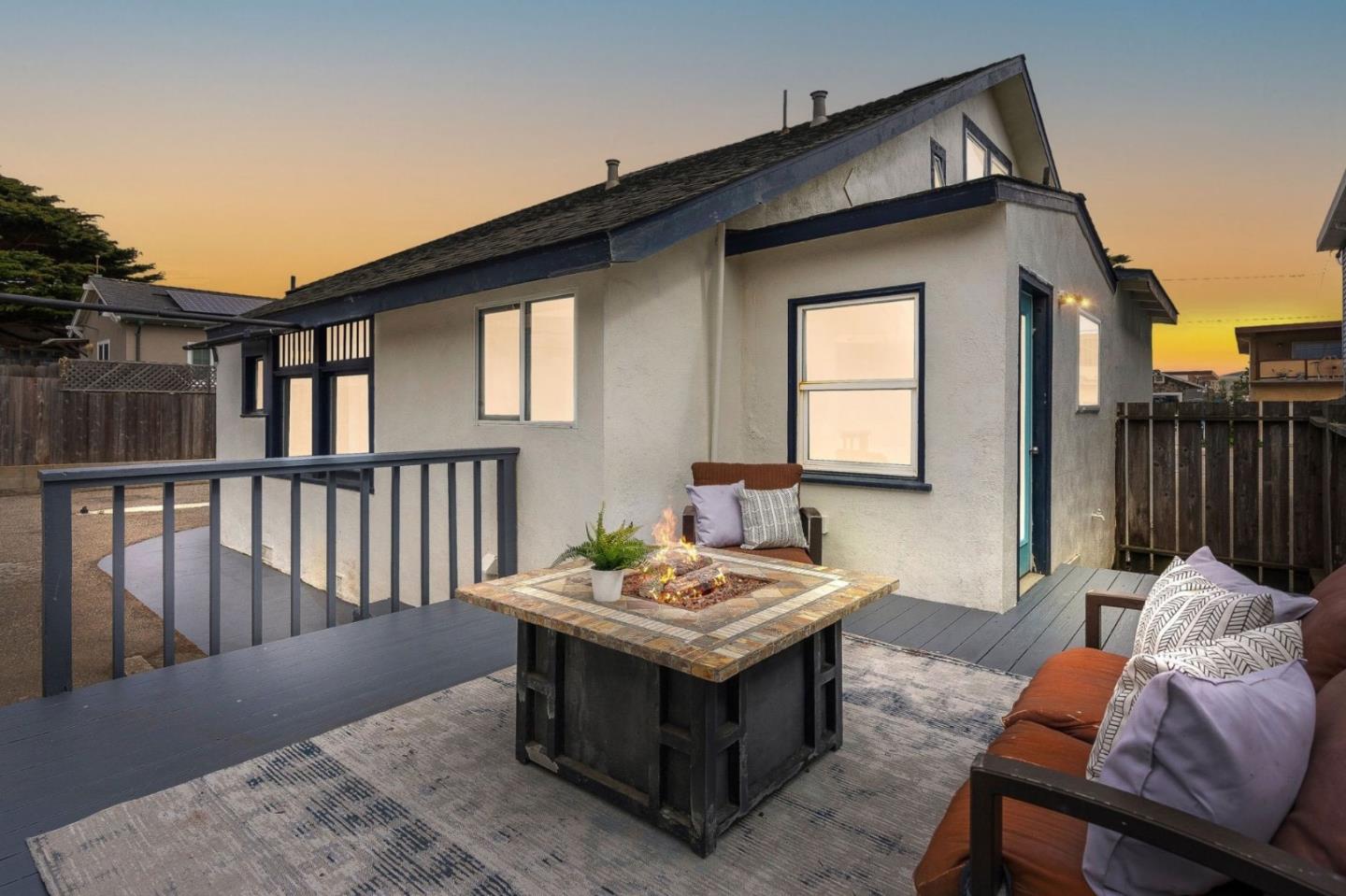Detail Gallery Image 3 of 54 For 15 Salada Ave, Pacifica,  CA 94044 - 4 Beds | 3 Baths