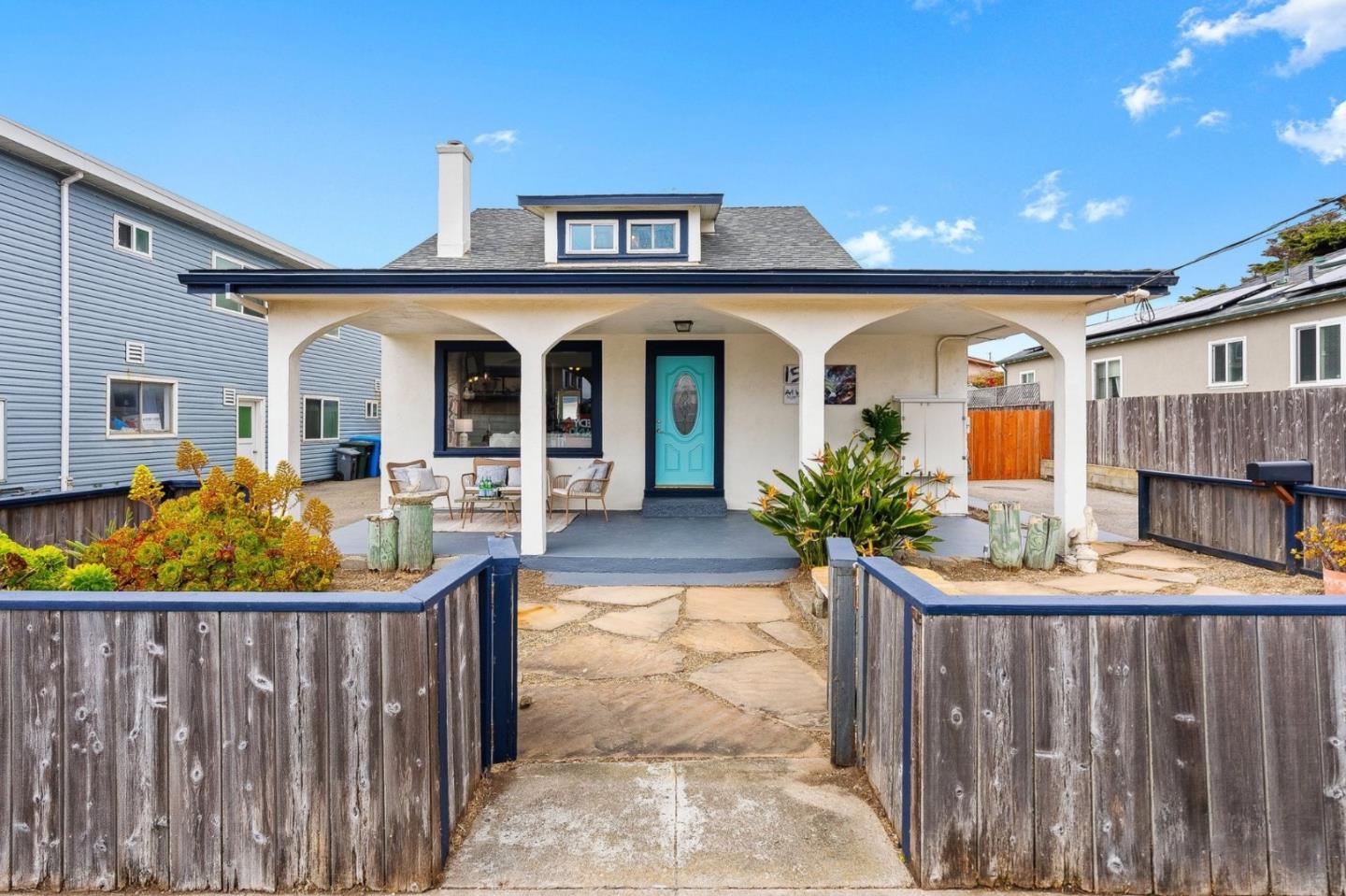 Detail Gallery Image 5 of 54 For 15 Salada Ave, Pacifica,  CA 94044 - 4 Beds | 3 Baths