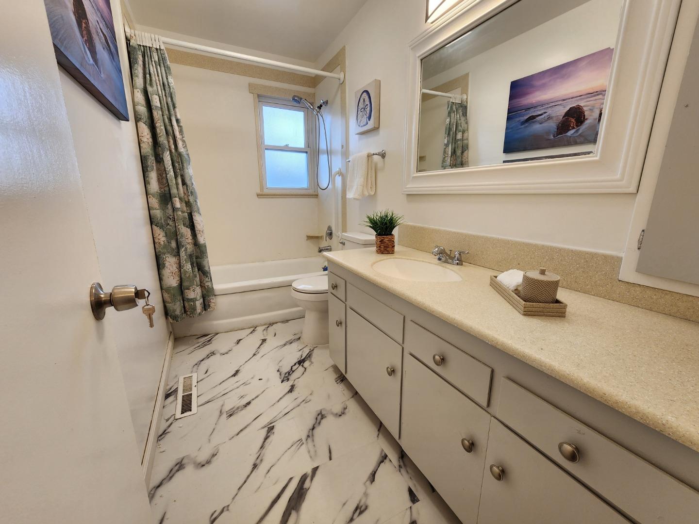 Detail Gallery Image 10 of 13 For 20 Tioga Way, Belmont,  CA 94002 - 3 Beds | 2 Baths