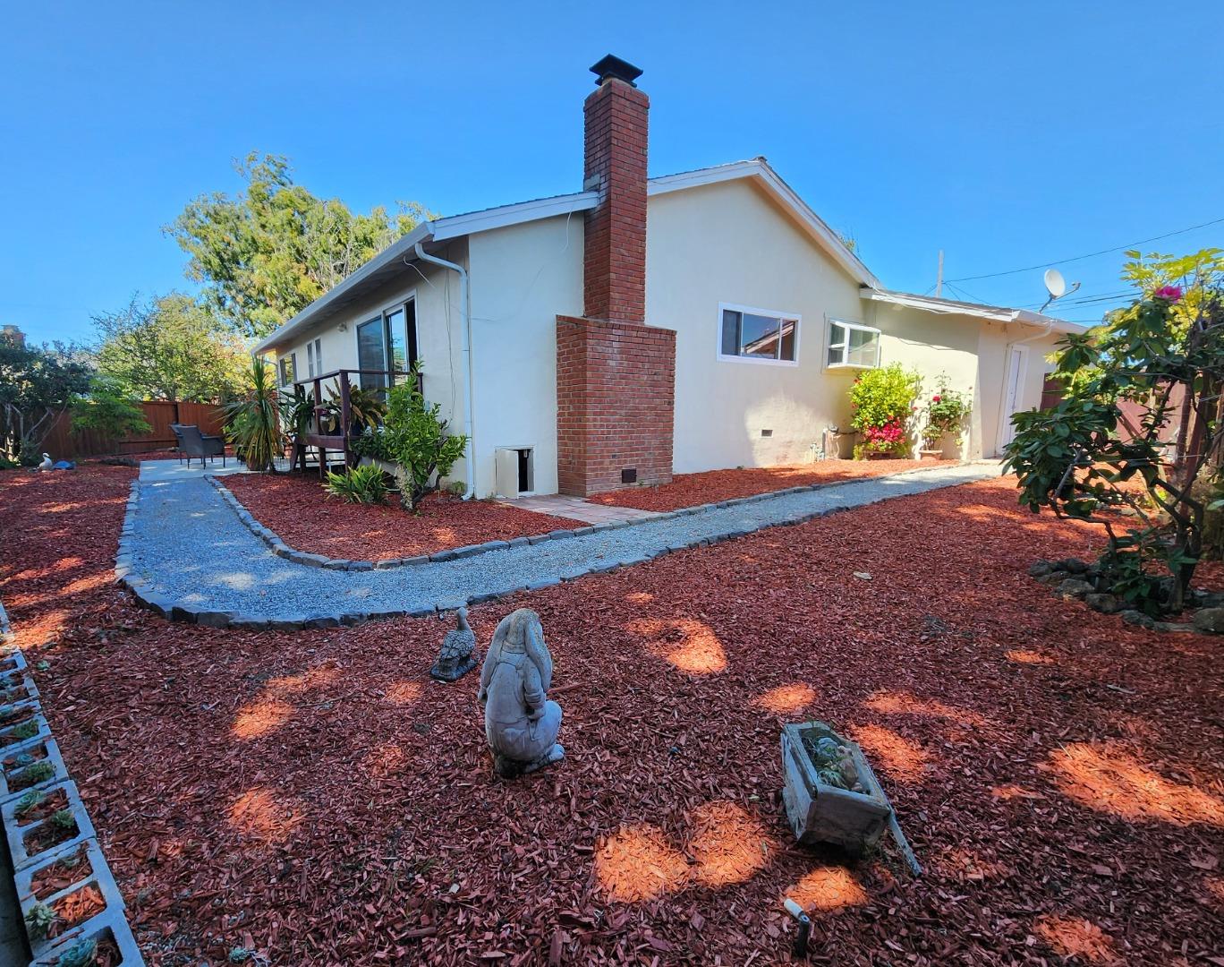 Detail Gallery Image 12 of 13 For 20 Tioga Way, Belmont,  CA 94002 - 3 Beds | 2 Baths