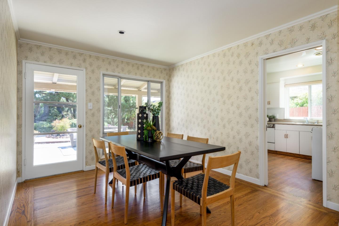 Detail Gallery Image 5 of 16 For 3223 Monterey St, San Mateo,  CA 94403 - 3 Beds | 1/1 Baths