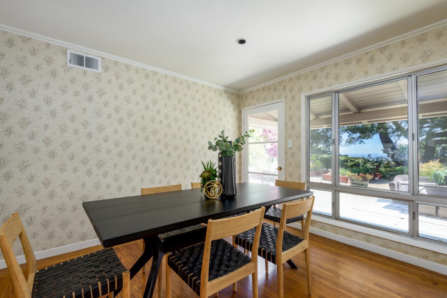 Detail Gallery Image 8 of 16 For 3223 Monterey St, San Mateo,  CA 94403 - 3 Beds | 1/1 Baths