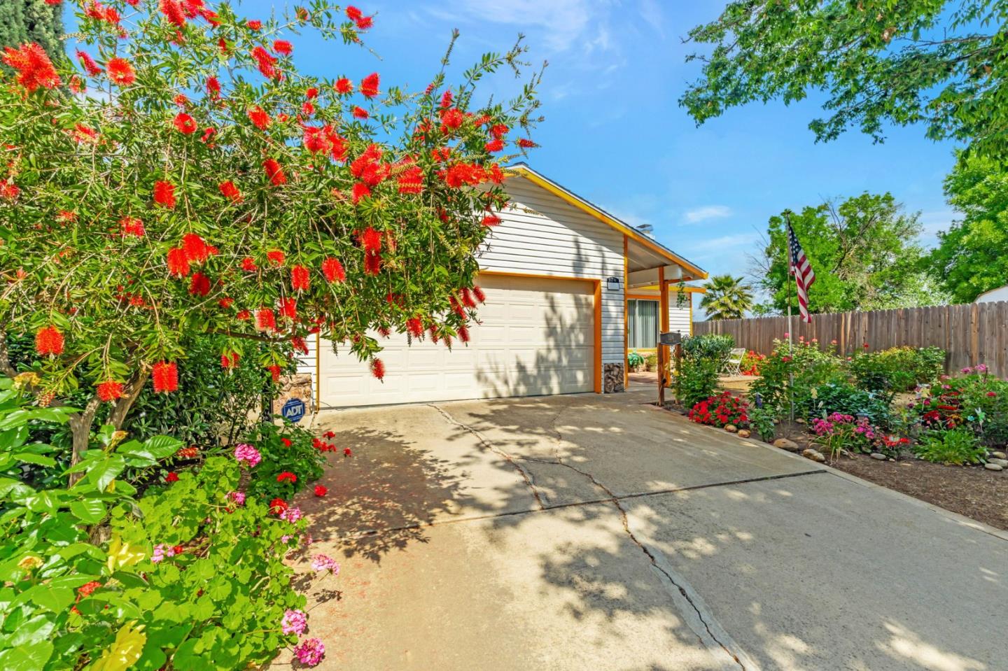 Detail Gallery Image 3 of 40 For 324 Barros St, Patterson,  CA 95363 - 3 Beds | 2 Baths