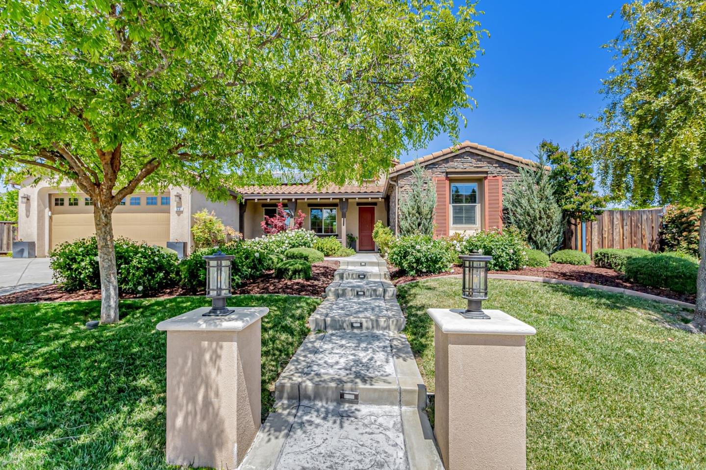 Detail Gallery Image 2 of 25 For 1660 Martinez Way, Morgan Hill,  CA 95037 - 4 Beds | 3 Baths
