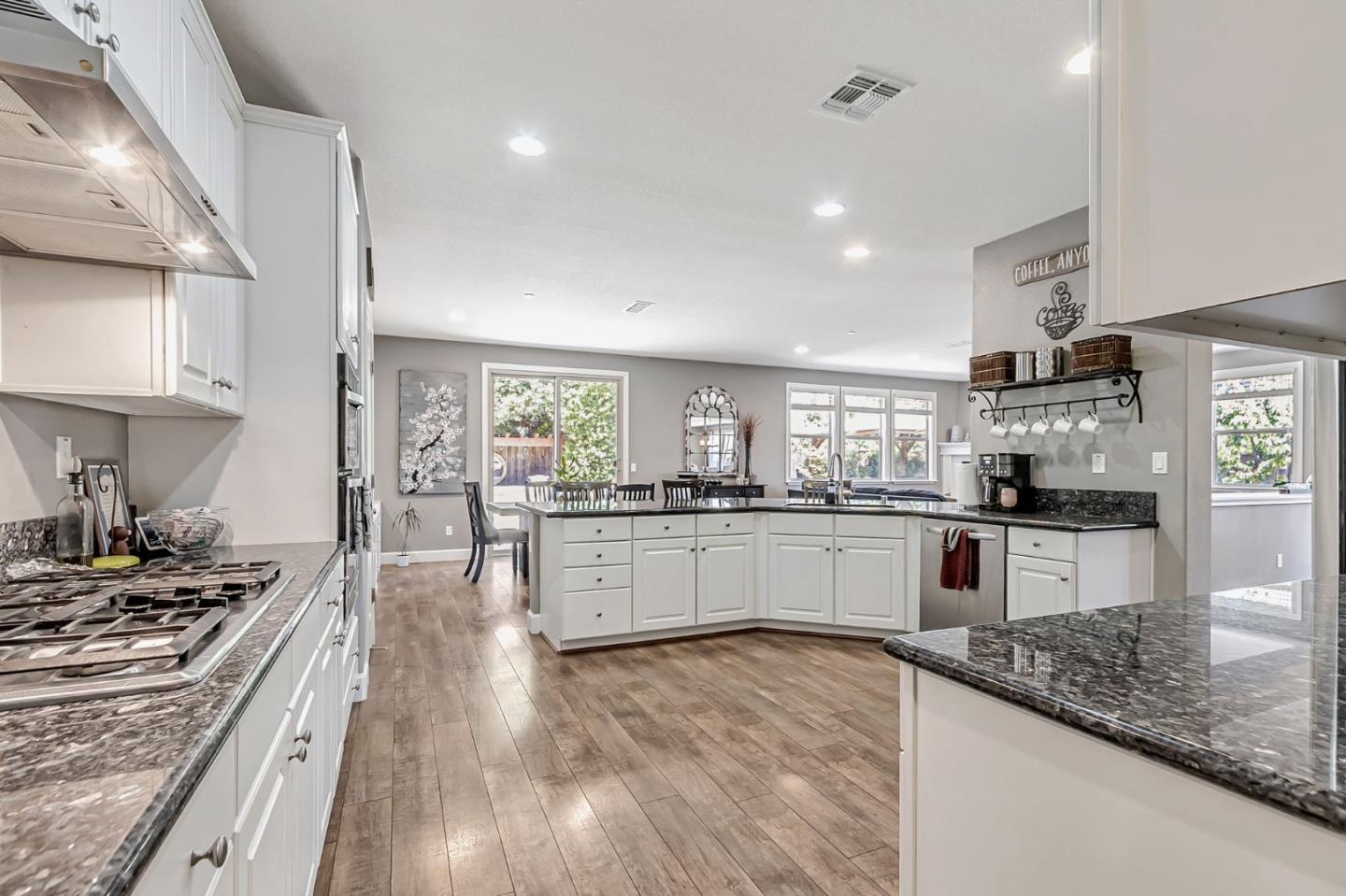 Detail Gallery Image 5 of 25 For 1660 Martinez Way, Morgan Hill,  CA 95037 - 4 Beds | 3 Baths