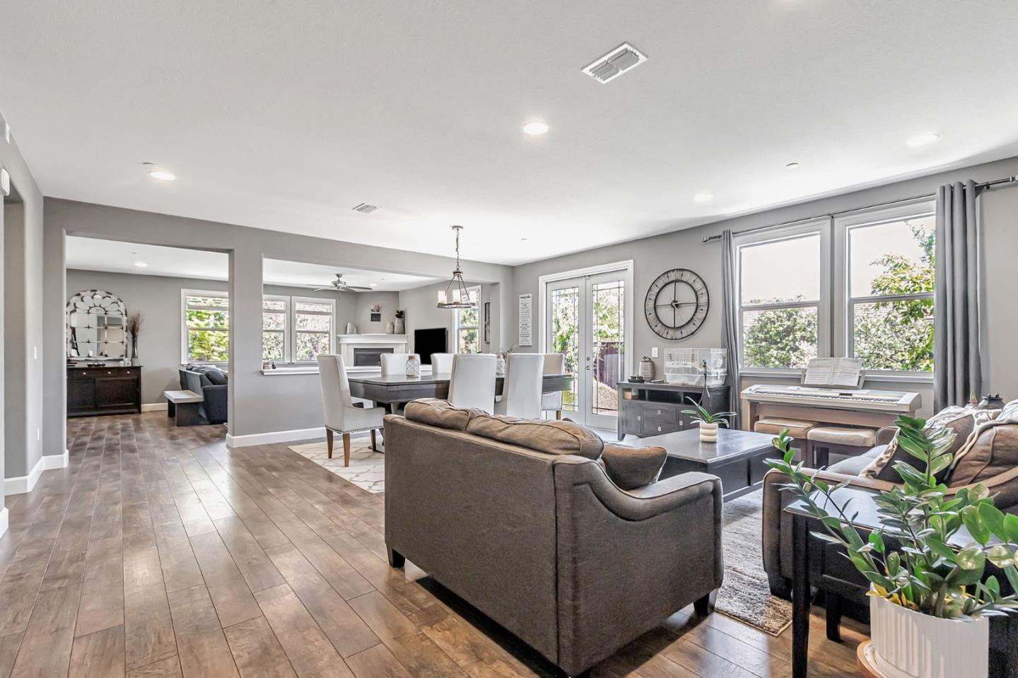 Detail Gallery Image 9 of 25 For 1660 Martinez Way, Morgan Hill,  CA 95037 - 4 Beds | 3 Baths