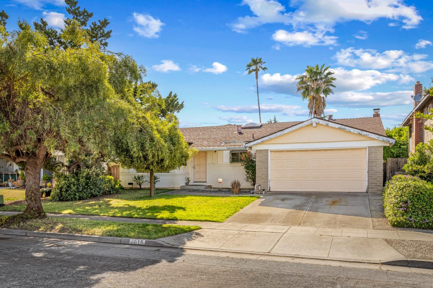 Detail Gallery Image 2 of 32 For 6015 Fernglen Dr, San Jose,  CA 95123 - 4 Beds | 2 Baths