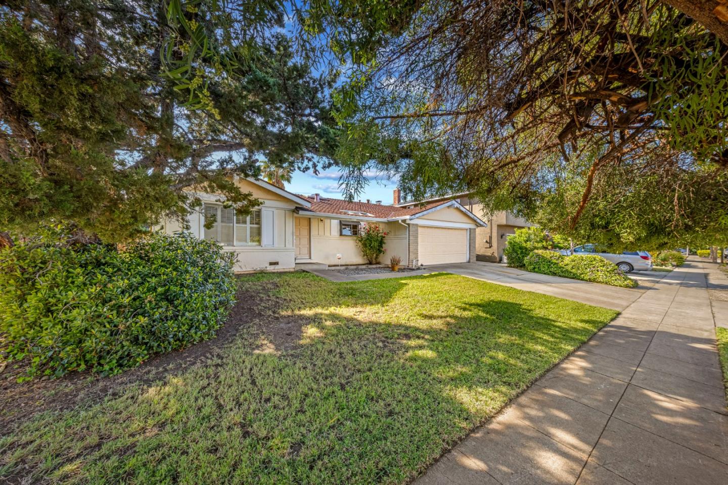 Detail Gallery Image 4 of 32 For 6015 Fernglen Dr, San Jose,  CA 95123 - 4 Beds | 2 Baths