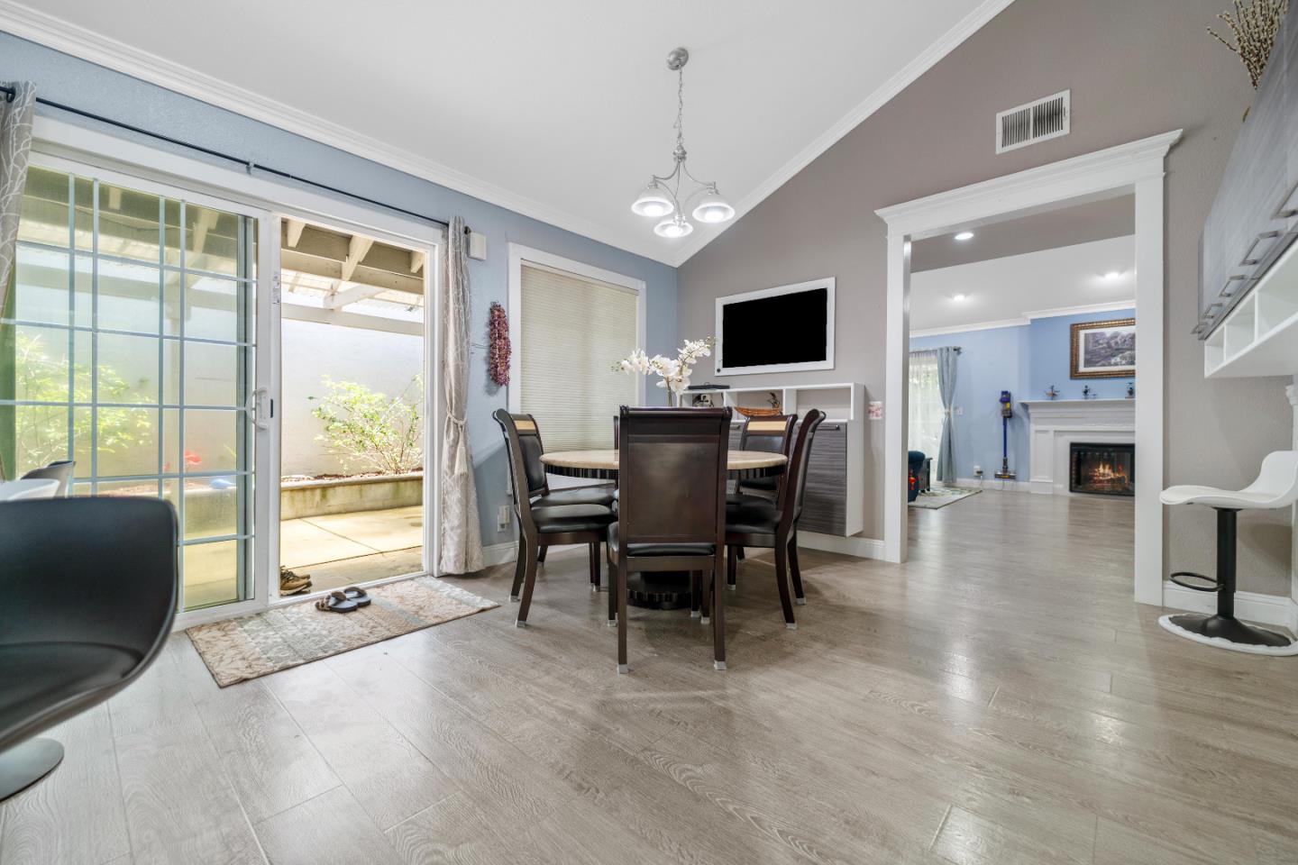 Detail Gallery Image 6 of 34 For 224 Cheris Dr, San Jose,  CA 95123 - 4 Beds | 2 Baths
