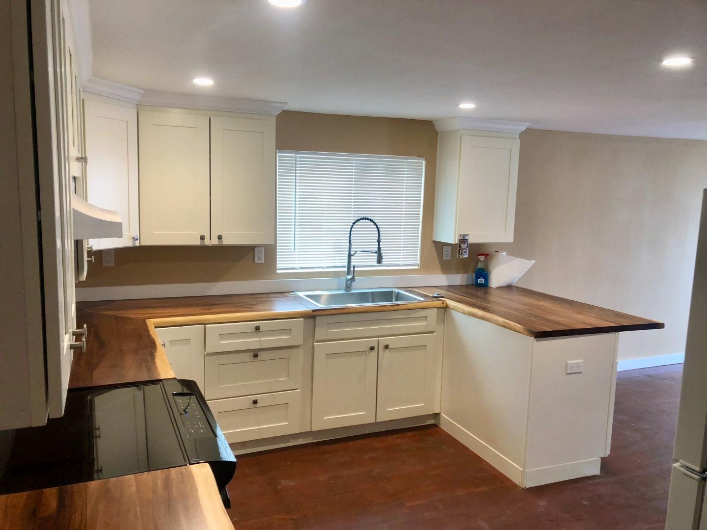 Detail Gallery Image 3 of 6 For 122 Fern St, Santa Cruz,  CA 95060 - – Beds | – Baths