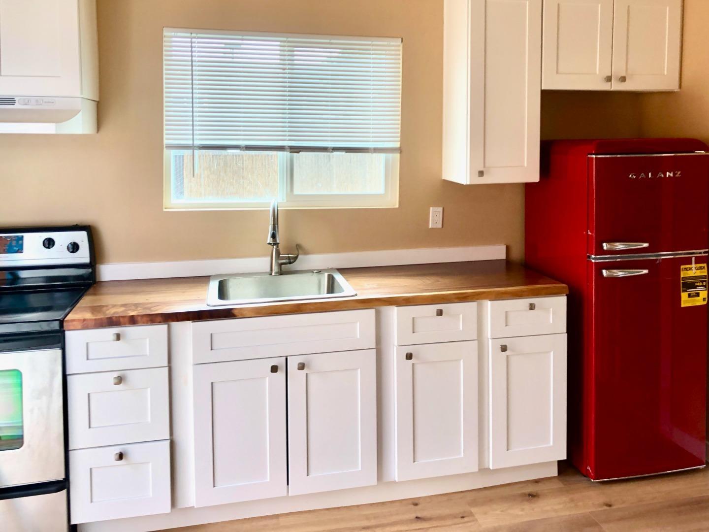 Detail Gallery Image 5 of 6 For 122 Fern St, Santa Cruz,  CA 95060 - – Beds | – Baths