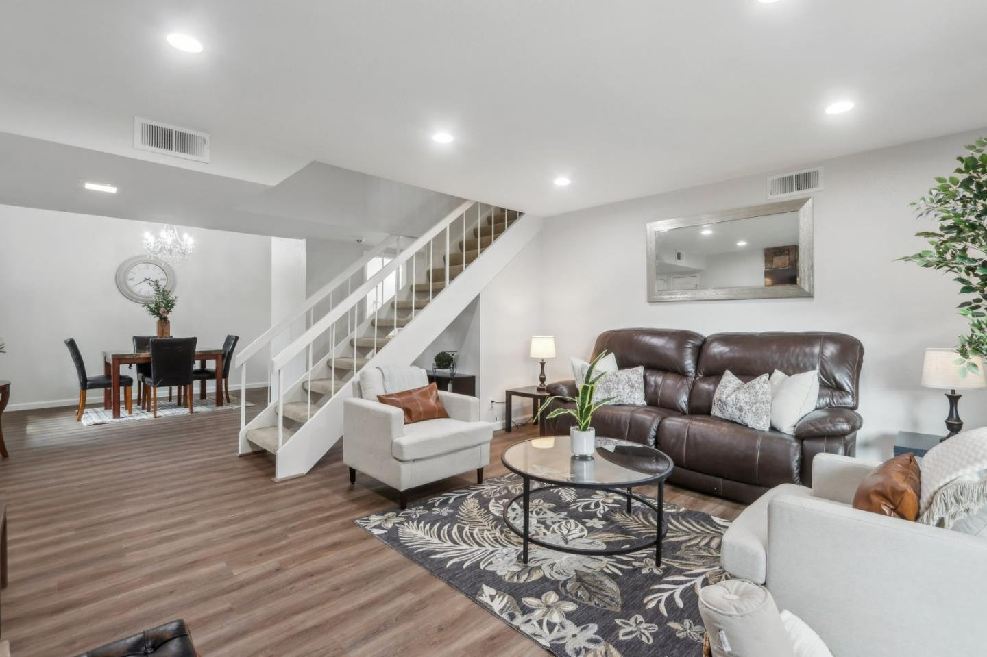 Detail Gallery Image 3 of 39 For 7122 Menaul Ct, San Jose,  CA 95139 - 3 Beds | 2/1 Baths