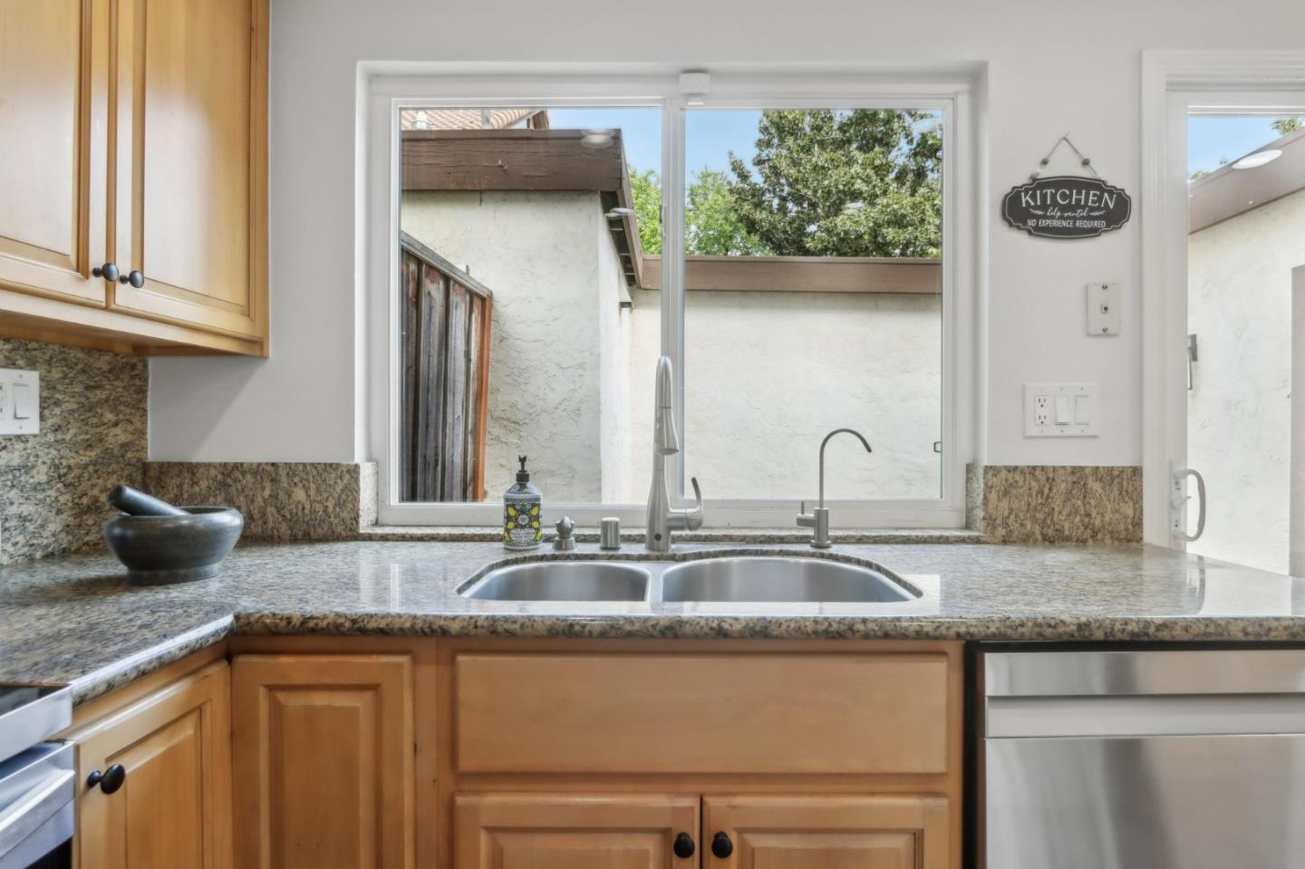 Detail Gallery Image 9 of 39 For 7122 Menaul Ct, San Jose,  CA 95139 - 3 Beds | 2/1 Baths
