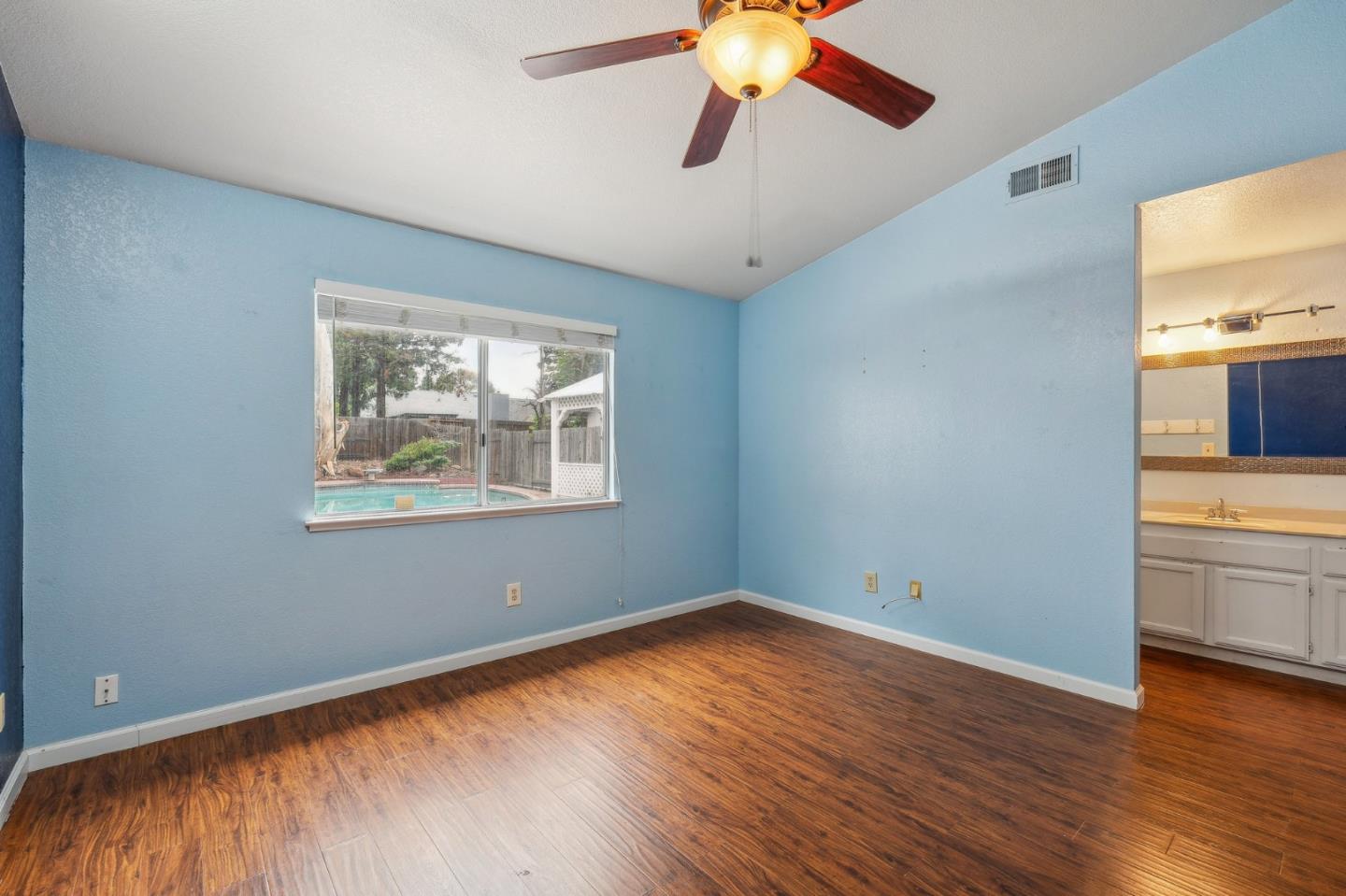 Detail Gallery Image 11 of 23 For 8175 Heather Grove Ct, Sacramento,  CA 95828 - 3 Beds | 2 Baths