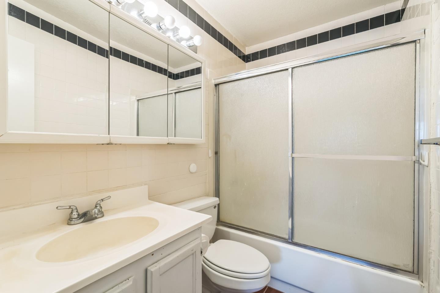 Detail Gallery Image 18 of 23 For 8175 Heather Grove Ct, Sacramento,  CA 95828 - 3 Beds | 2 Baths