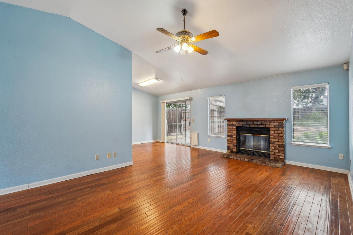 Detail Gallery Image 3 of 23 For 8175 Heather Grove Ct, Sacramento,  CA 95828 - 3 Beds | 2 Baths