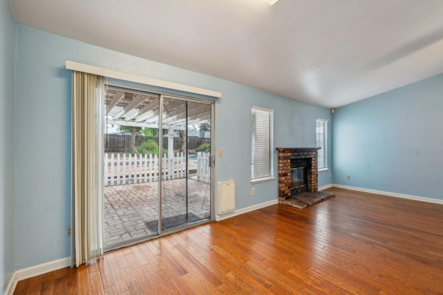 Detail Gallery Image 4 of 23 For 8175 Heather Grove Ct, Sacramento,  CA 95828 - 3 Beds | 2 Baths