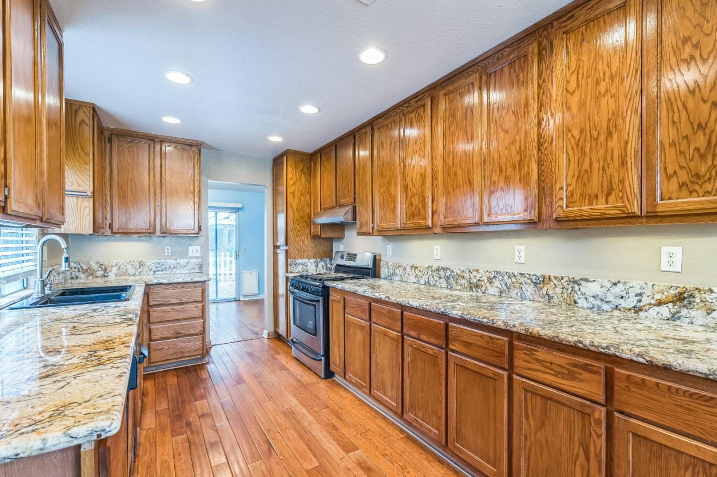 Detail Gallery Image 8 of 23 For 8175 Heather Grove Ct, Sacramento,  CA 95828 - 3 Beds | 2 Baths