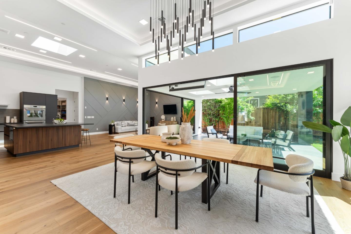 Detail Gallery Image 11 of 60 For 13197 Berwick St, Saratoga,  CA 95070 - 5 Beds | 5/1 Baths